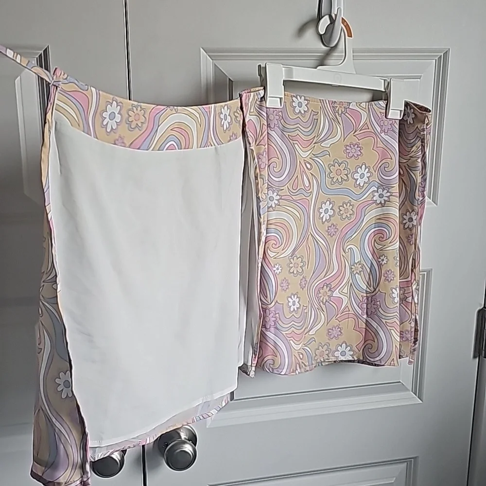 Princess Polly Retro Swirl Wrap Mini Skirt in Women's Size 6 EUC - Picture 2 of 7